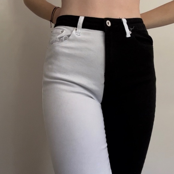 Amazon black and white crop leg jean. Size small - Picture 3 of 4